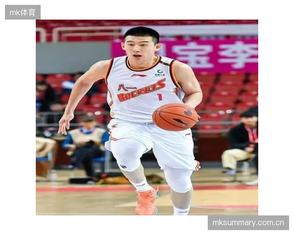 辽宁男篮大概率将续约付豪，他在内线的终结效率和篮板保障至关重要。